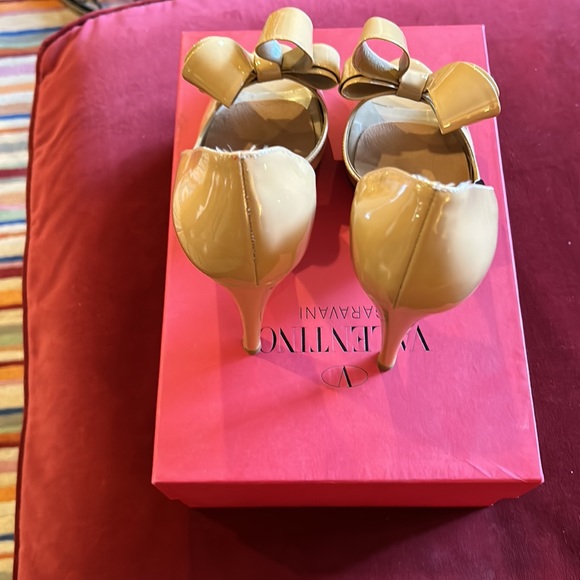 Valentino nude bow tie patent leather pump - Picture 2 of 6